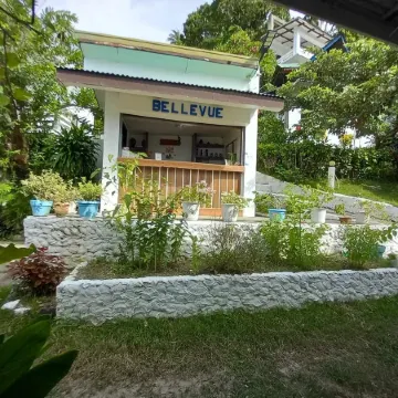 Bellevue Resort Puerto Galera Отели рядом с достопримечательностью «Пляж Сабанг»