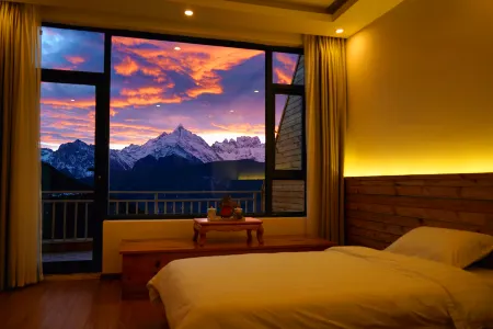 Pearl Laka Snow Mountain Landscape Hotel