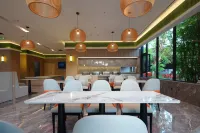 Meilin Holiday Hotel
