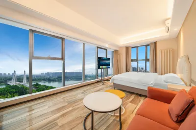 Soho Hotel Hotels near Zhengzhou Vocational University of Information and Technology (Northeast to Henan Chest Hospital Relative's Courtyard)
