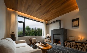 Anxun · Holiday Villa Resort Guesthouse (Dali Ancient City Branch)