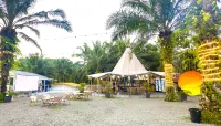 Palm Lake Resort