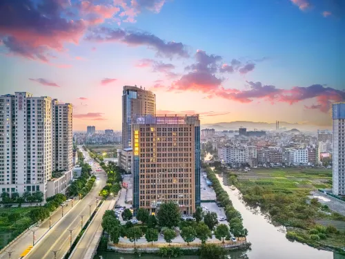 Shunjin Yibai Hotel (Yueqing Liushi) - parking