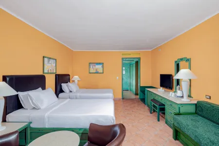 Arabia Azur Resort Отели рядом с достопримечательностью «Махмея пляж»