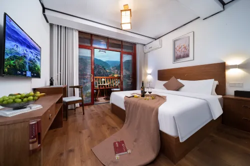 Beloved Fanghua Panoramic Xijiang thousand Miao village - إقامة ريفية
