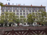 Lujiu Hotel Hotels near Chucheng Manor