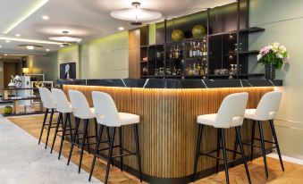 La Clef Tour Eiffel Paris by The Crest Collection