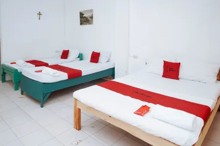 RedDoorz @ St. Anthony Beach Resort Отели в г. Баламбан