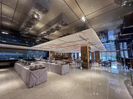 Sun City Hotel Отели рядом с достопримечательностью «Siwanggang Park»