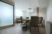 Dujiangyan Peninsula Hot Spring Hotel (Sunac Paradise Panda Valley)