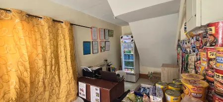 OYO 1121 JUNLYN APARTELLE Отели рядом с достопримечательностью «South Farm Panglao Bohol»