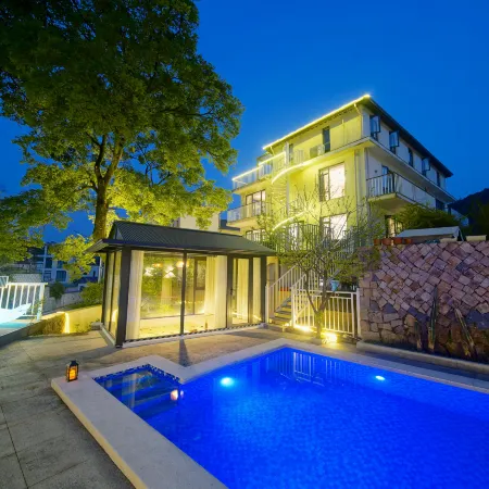 Gengfu Villa·Modern Hot Spring Boutique Stay (Yucun Plaza)