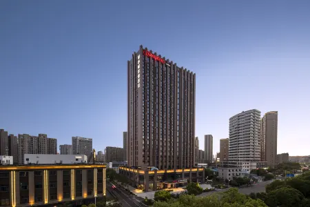 Hampton by Hilton Ningbo Yinzhou City Center Отели рядом с достопримечательностью «Ningbo Science Exploration Center»