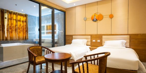 Home me Hotel