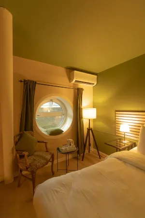 FLOATS by H2OTEL
