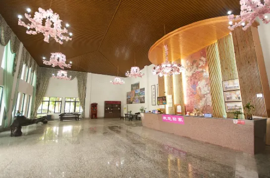 Gaozhou Huatianmei Wenquan Homestay