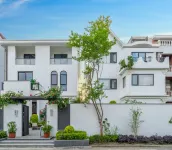 Tonglu Chunye Flower Room Homestay (OMG Heartbeat Park) Hotels near Jilong Mountain