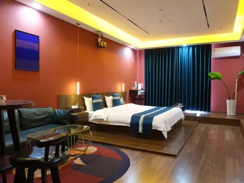 Qingpu Light Luxury Audiovisual Hotel (Longxi Gulaiwu Branch) Отели в г. Лунси