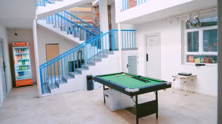 Riding West International Youth Hostel(Six star Street scenic spot)