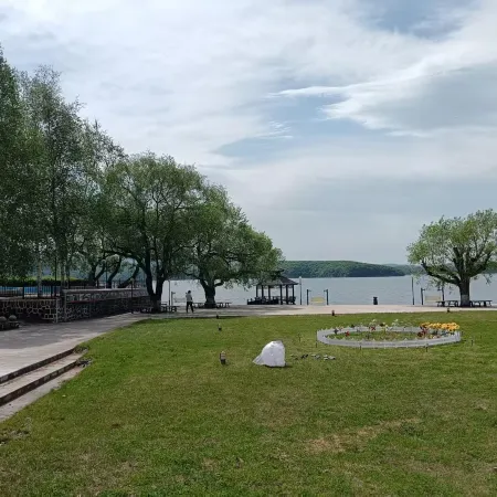 Baoyuewan Hotel (Lake Jingpo Scenic Area)