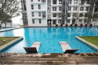 Cozy Solstice Apt | Netflix + WiFi | Pool & Self Check-In Hotels in Cyberjaya