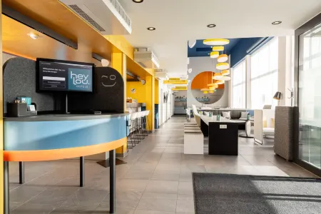 Hey Lou Hotel Nördlingen Отели в г. Мёнксдеггинген