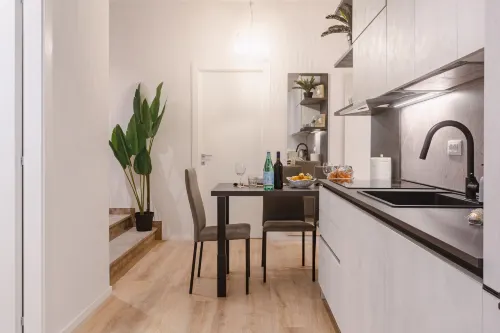 Bright & Modern 4 bedrooms Apartment in Center