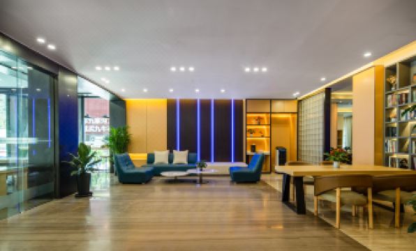 R ROYALSS HOTEL (Jiuzhaigou Valley Scenic and Historic Interest Area Tourist Center)