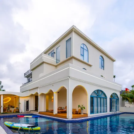 Qianxun Homestay (Riyue Bay)