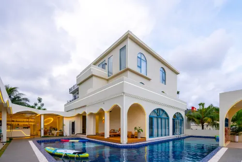 Qianxun Homestay (Riyue Bay)