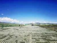 Bayanbulak Tingshui Bay Camping Hotel - parking