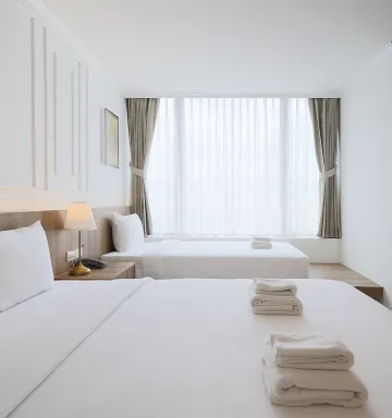 ลักซัวลี่ ทริปเปิ้ล 