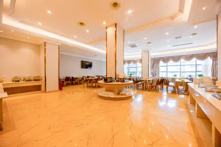 Vienna Hotel (Nanxiong Times Plaza)