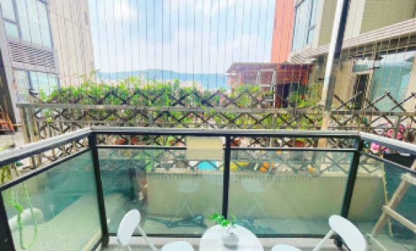 Qiq i Pure Female Youth Boutique Hostel (Jingxi Nanfang Hospital Branch)