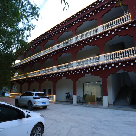 Batang Shiji Tingyuan Hotel