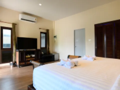 สะพลีวิลล่า บีช รีสอร์ท โรงแรมในอำเภอ ปะทิว