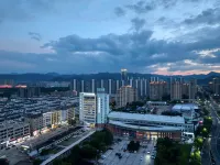 Elong Deluxe International Hotel (Tiantai Mountain High-speed Railway Station) - 3 Yıldız