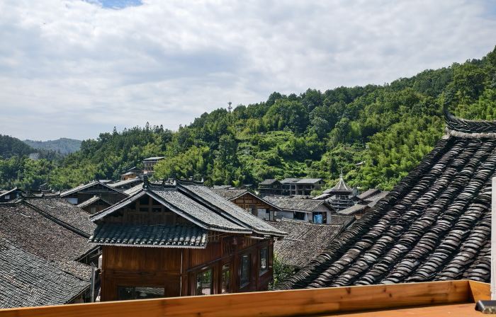 Dong Tianjian Guesthouse (Zhaoxing Dong Village Store)