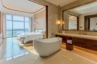 Huazhou Huaxun Wyndham Hotel