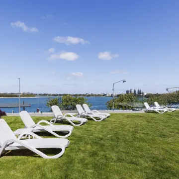 BreakFree Grand Pacific Caloundra Отели рядом с достопримечательностью «Голден-Бич»