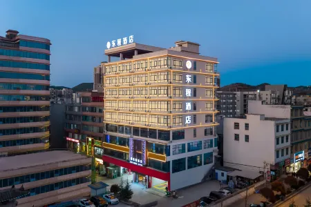 Dong Cheng Hotel Отели в г. Вейнин