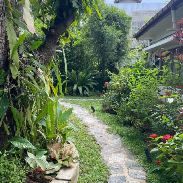Nomads Hideaway Near Matara Railway Station Отели рядом с достопримечательностью «Пляж Гандара»