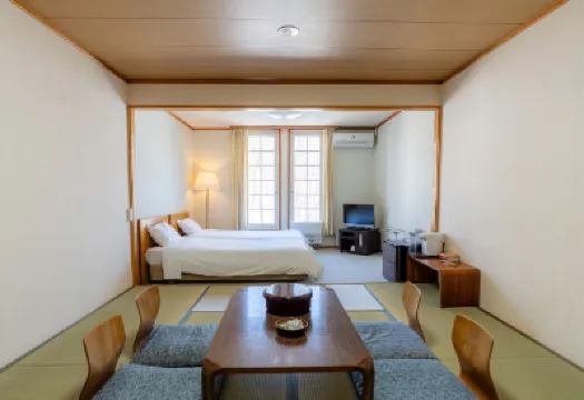 Niseko Grand Hotel Hotels near Goshiki Onsen And Hotel