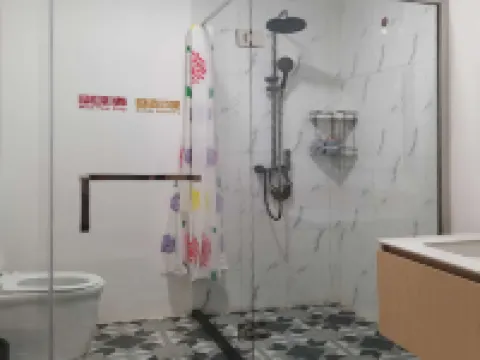 Grand Lake Resort Hotel โรงแรมในเอนเทบเบ้