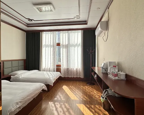Kula Kangri • Mountain & Lake  Retreat Hotels in Lhozhag