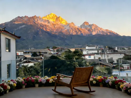 Meet the Snow Mountain View Naxi Courtyard Beauty Stay (Baisha Ancient Town Store)