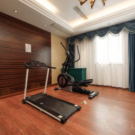 Yayue Hotel (Zhenjiang Railway Station North Square Xijin Ferry Store)