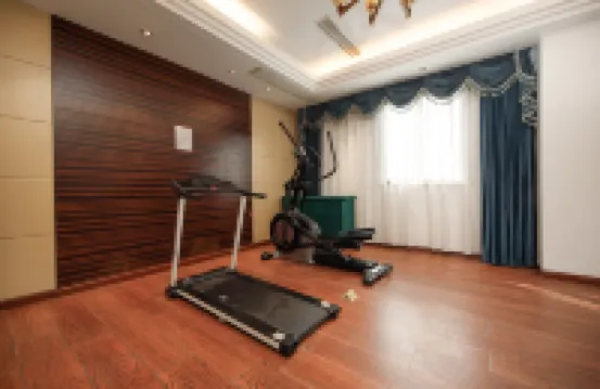 Yayue Hotel (Zhenjiang Railway Station North Square Xijin Ferry Store)