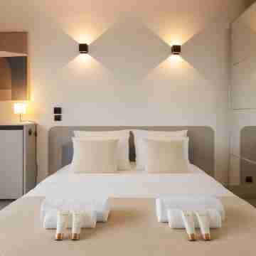 Stunning apartment with balcony & lift Rooms