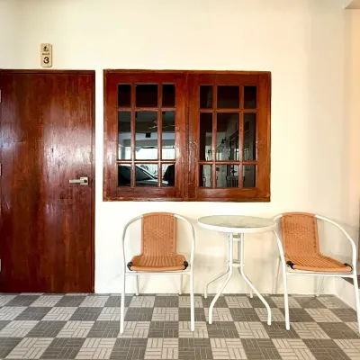 Baan Inta Hostel Hotels near Wat Ratchaburana